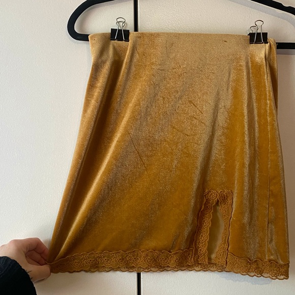 Forever 21 Deep Gold Yellow Faux Velvet High Waisted Miniskirt with lace trim - Picture 1 of 7